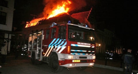 Brand binnenstad Elburg|foto www.brandweer-elburg.nl