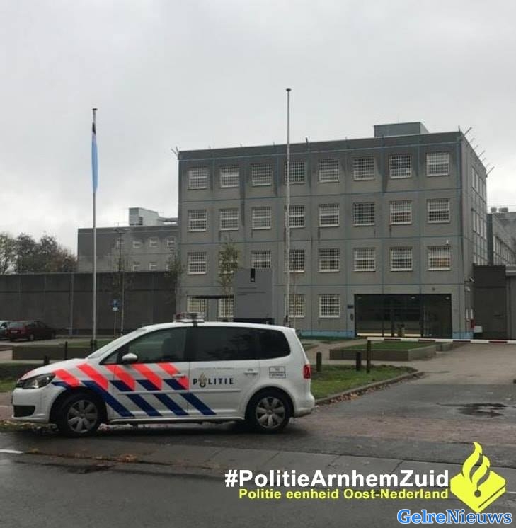 Blue Band Bajes in Arnhem vergeet gedetineerde vrij te laten