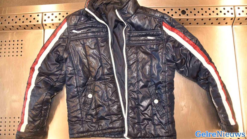 Politie zoekt naar identiteit overleden man: ‘Wie herkent deze jas?’