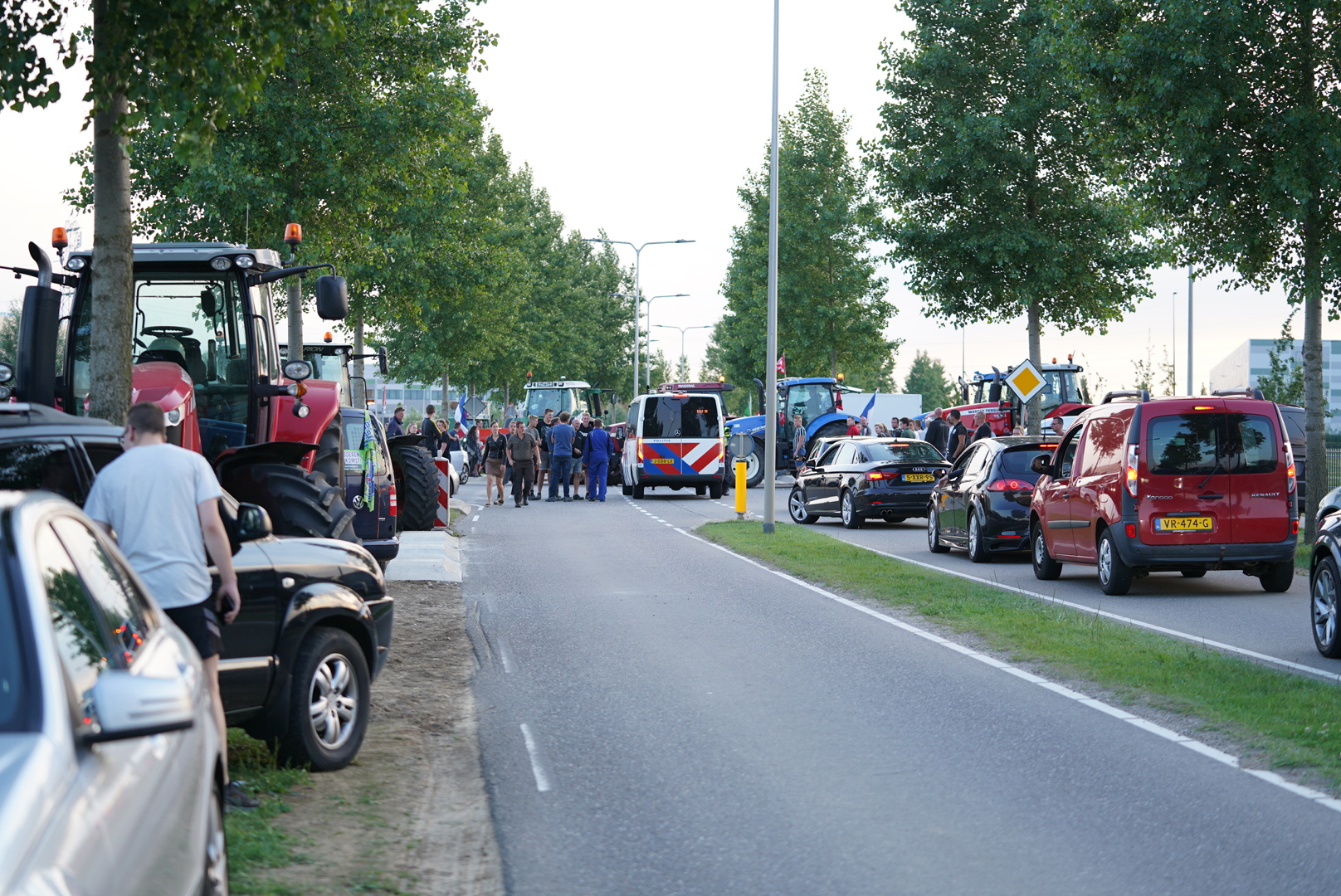 Boeren vertrokken vanuit distributiecentrum in Oosterhout na vorderingen politie