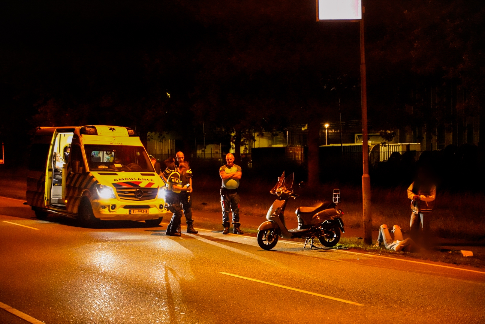 Scooterrijder onder invloed krijgt ongeval bij Duiven