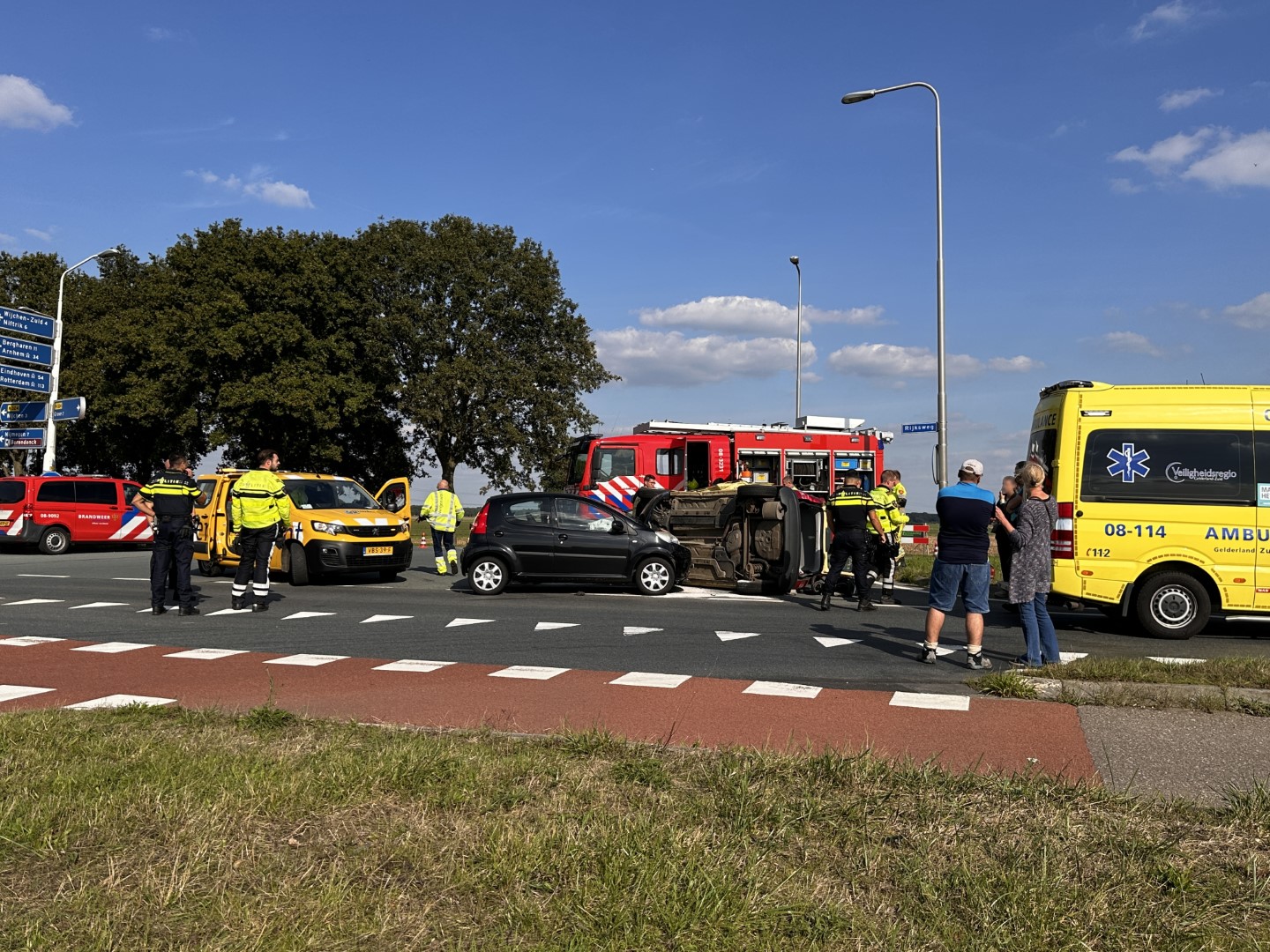 Auto belandt op zijn kant bij ongeval tussen twee voertuigen in Wijchen