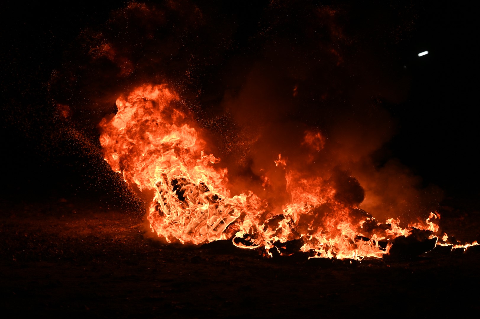 Tractorband in brand gestoken Groesbeek