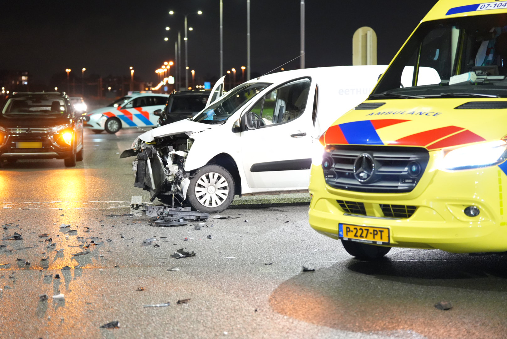 Ravage na ongeval tussen twee voertuigen in Arnhem