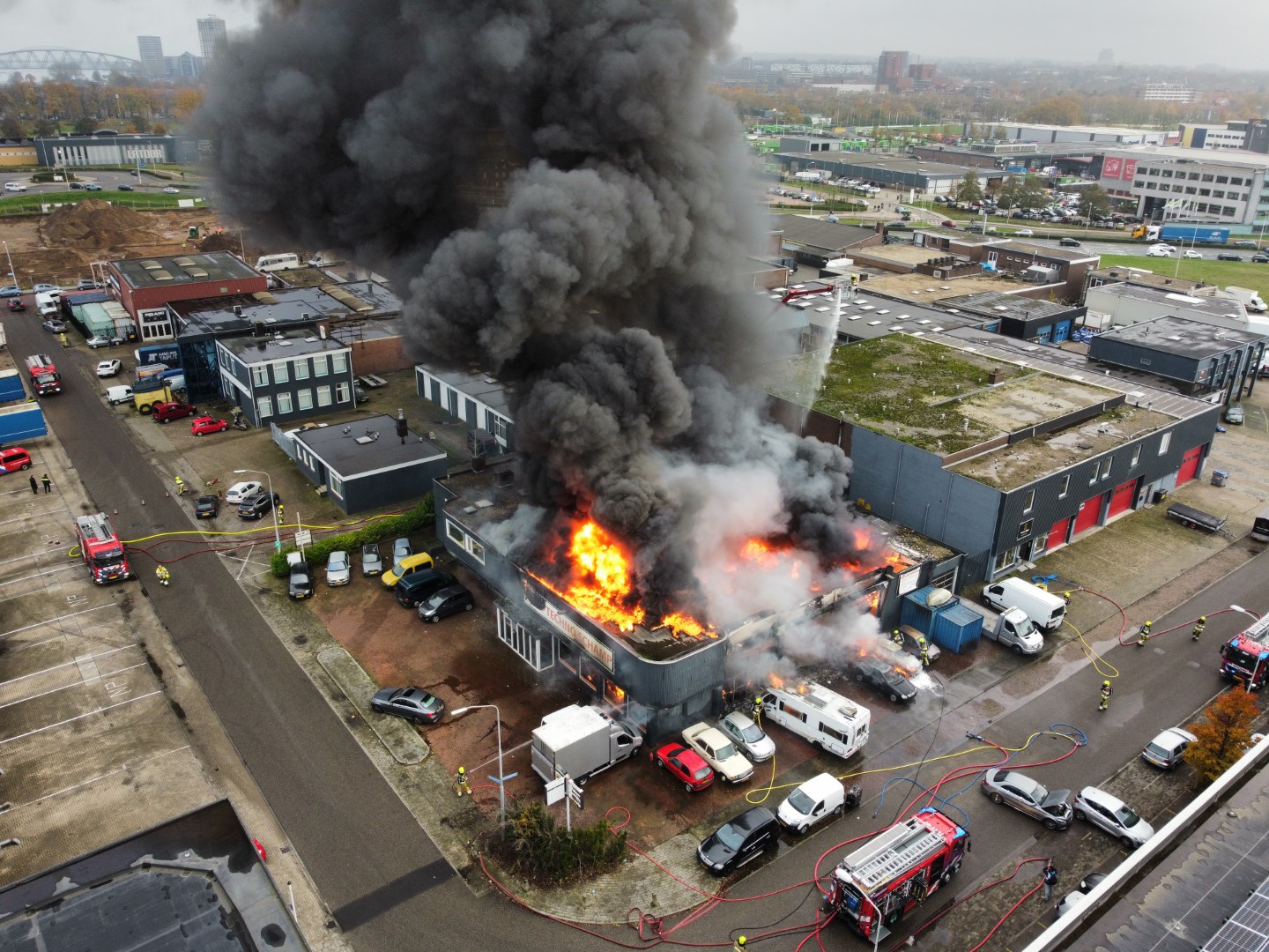 UPDATE: Video en foto’s van de grote brand op industrieterrein Nijmegen