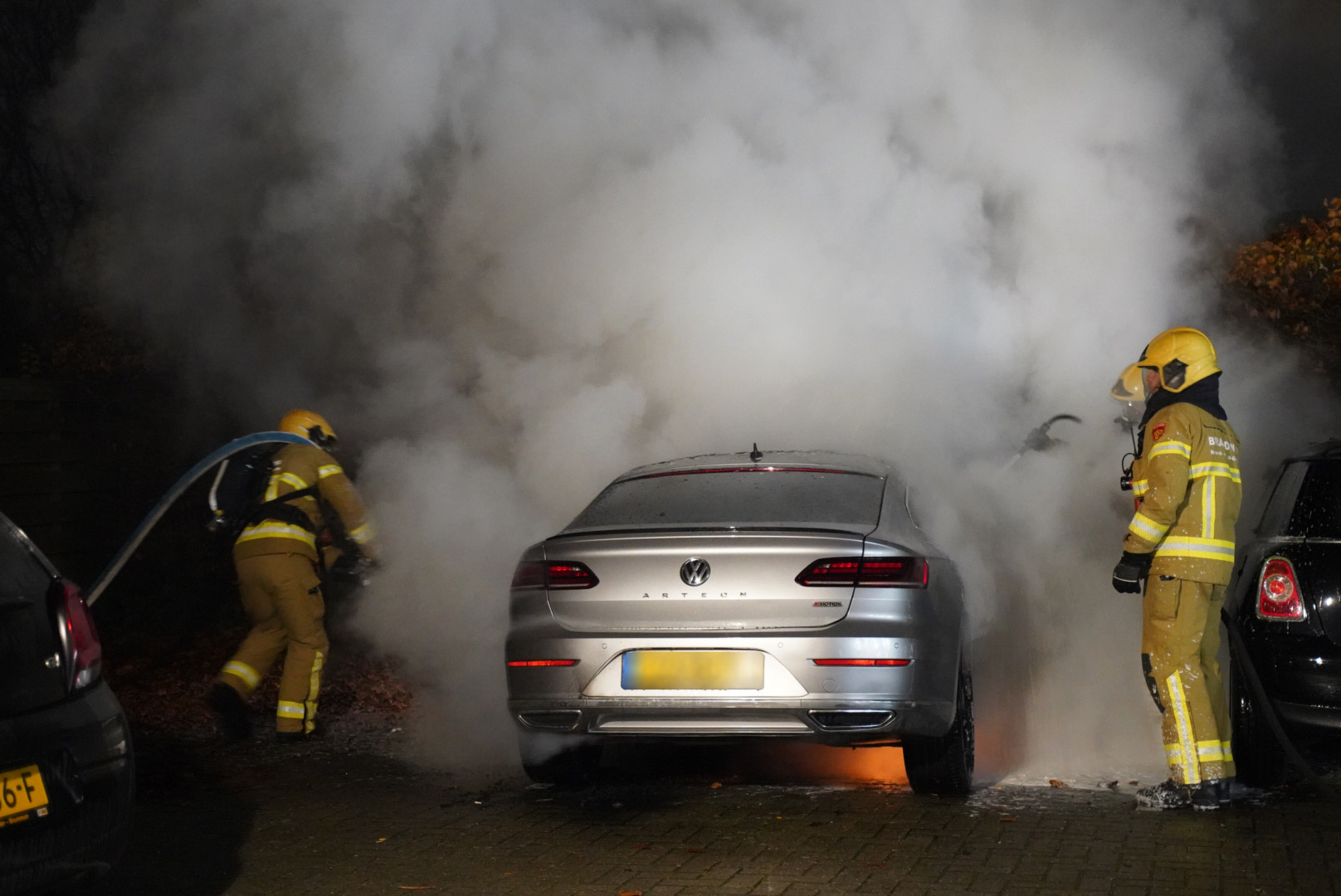 Auto brand volledig uit in Apeldoorn