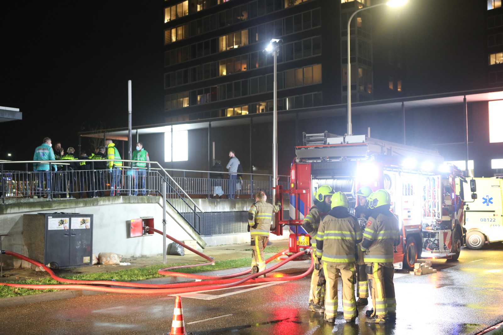 UPDATE: Twee mensen naar ziekenhuis door brand in flat Nijmegen