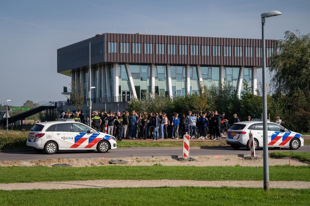 Grootschalige politie inzet bij Liemers College in Zevenaar