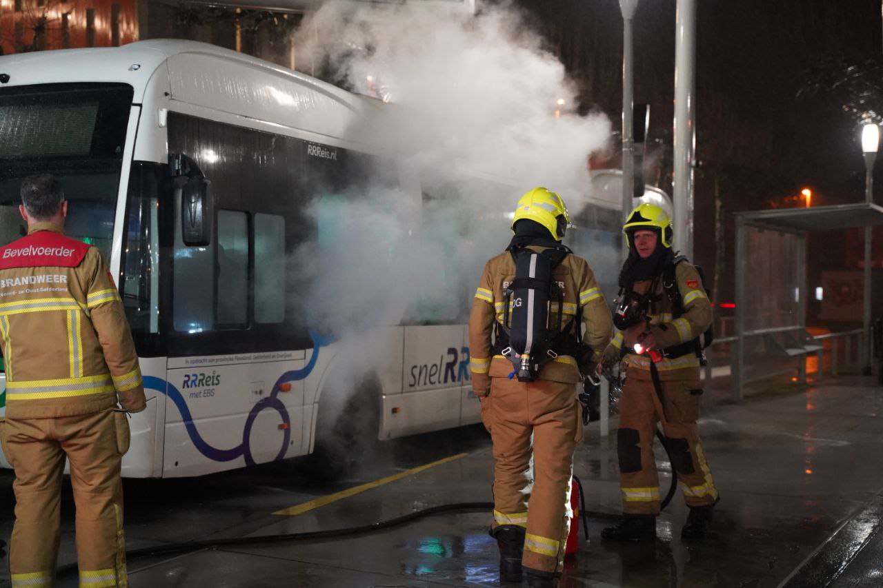 Dienstregeling in Apeldoorn verstoord door brand in bus