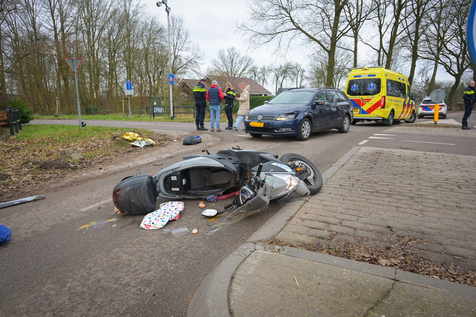 Scooterrijder gewond na botsing met auto