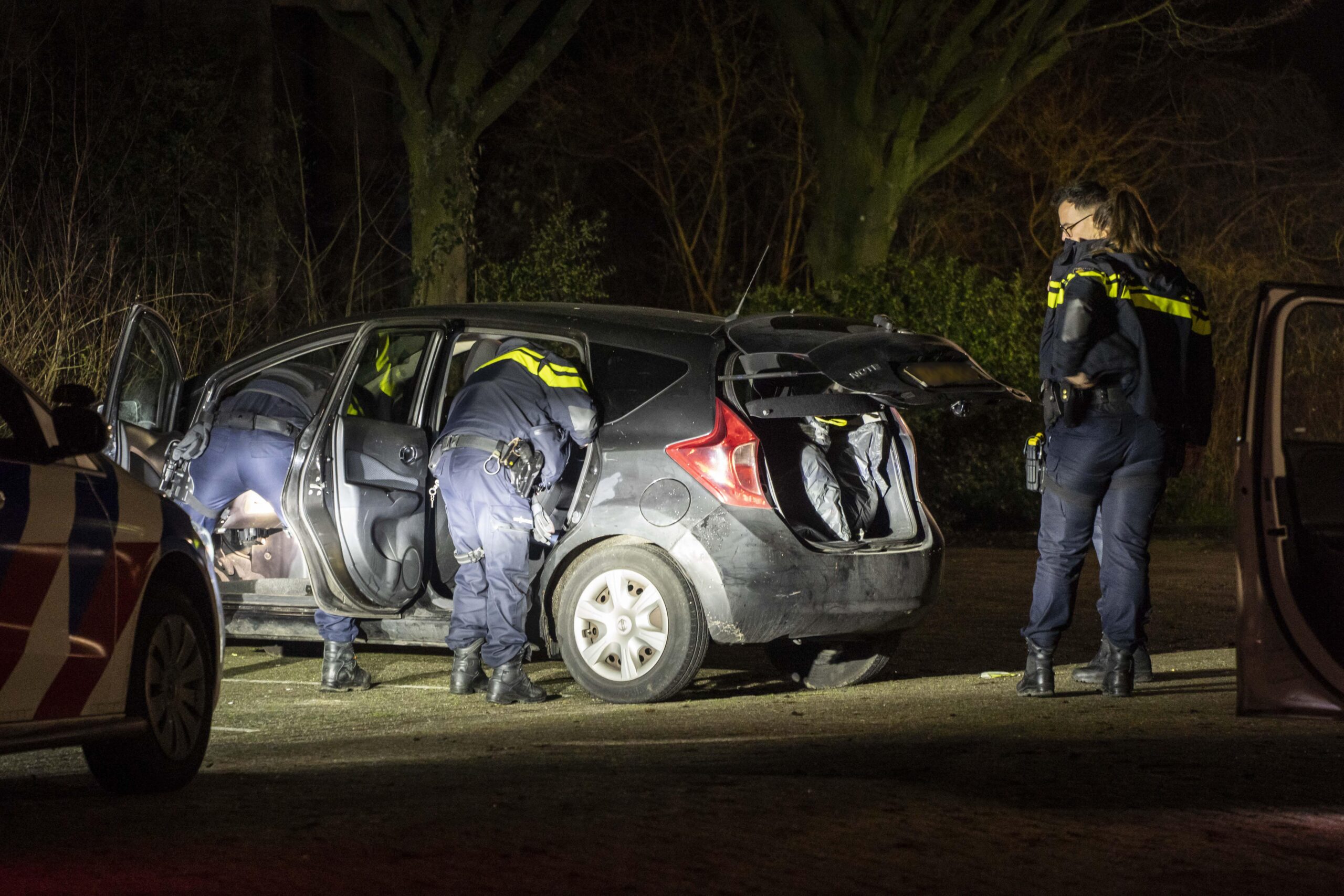 9 arrestaties in Arnhem en Westervoort: politie trekt wapen, lost waarschuwingsschot