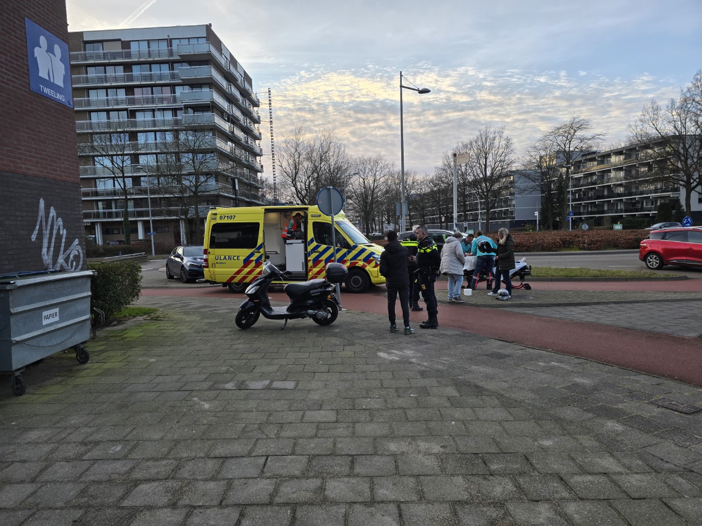 Scooterrijdster komt ten val na onwel wording in Wageningen