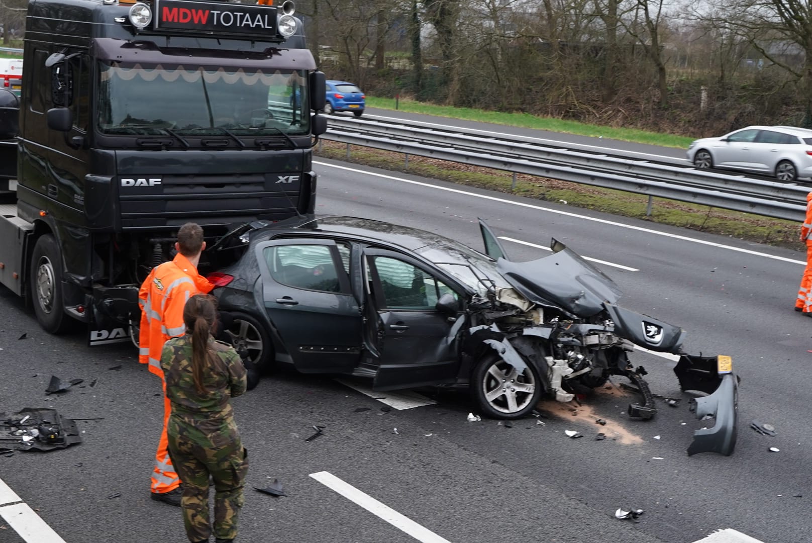 Dode en twee gewonden bij ernstig ongeval op snelweg A1
