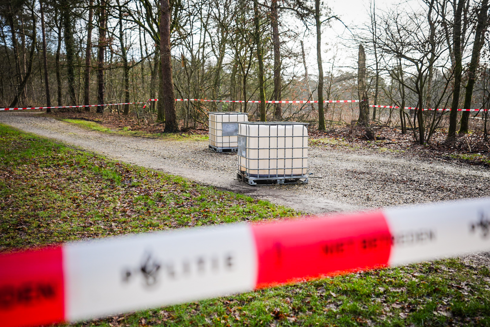 Vaten drugsafval gedumpt in bosgebied Arnhem