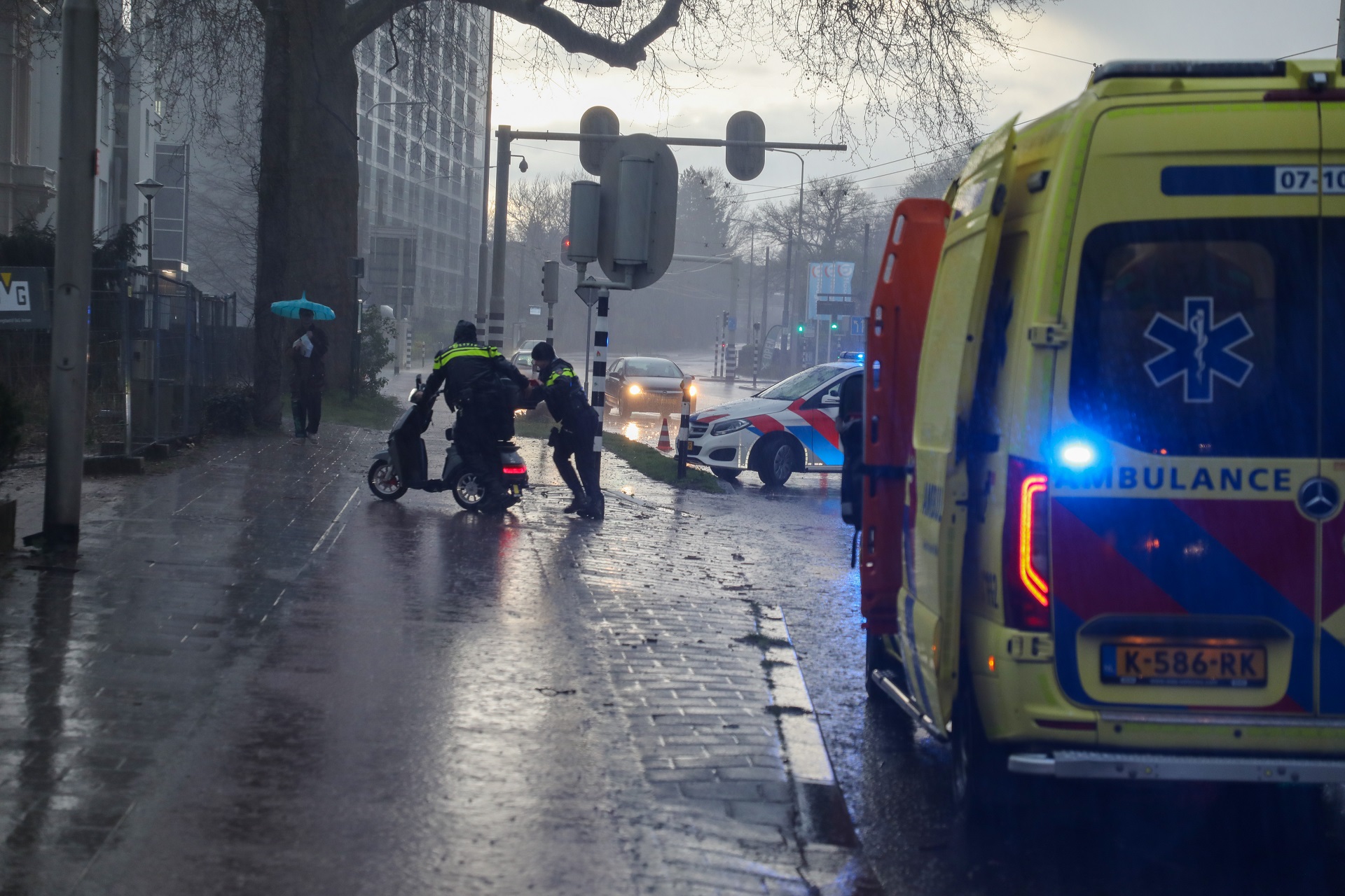 Man in scootmobiel gewond na aanrijding in Arnhem