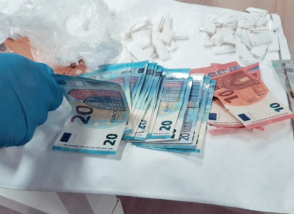 Drugs en geld in beslag genomen tijdens controle