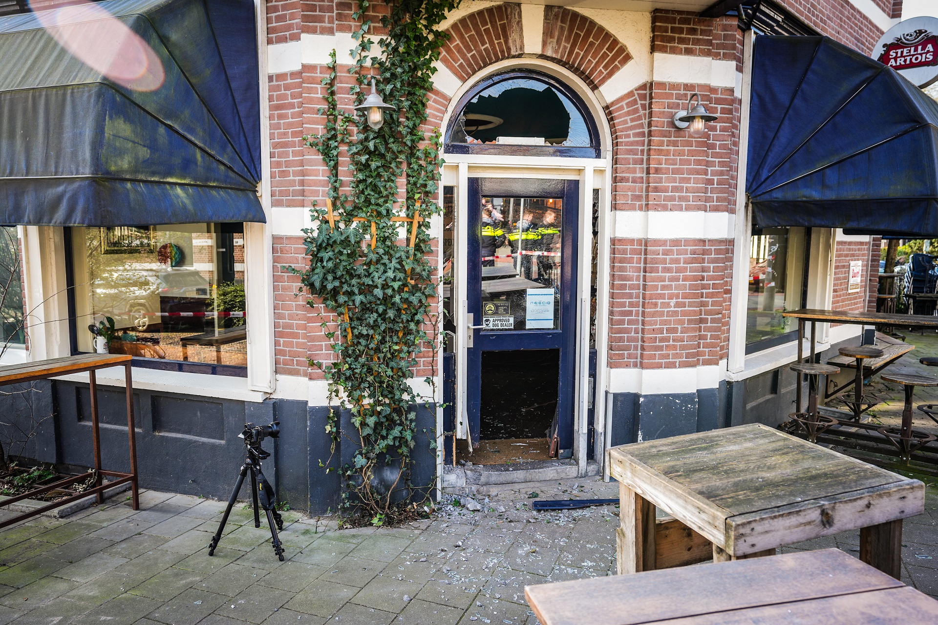 (Foto update) Explosief afgegaan voor café in Arnhem