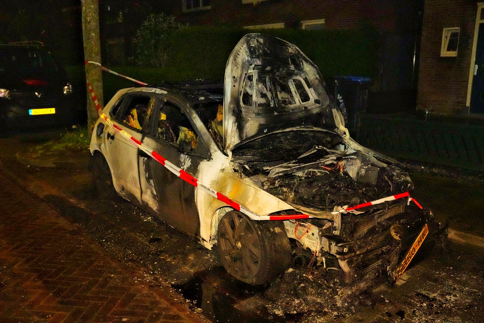 Politie onderzoekt autobrand wijk Malburgen in Arnhem