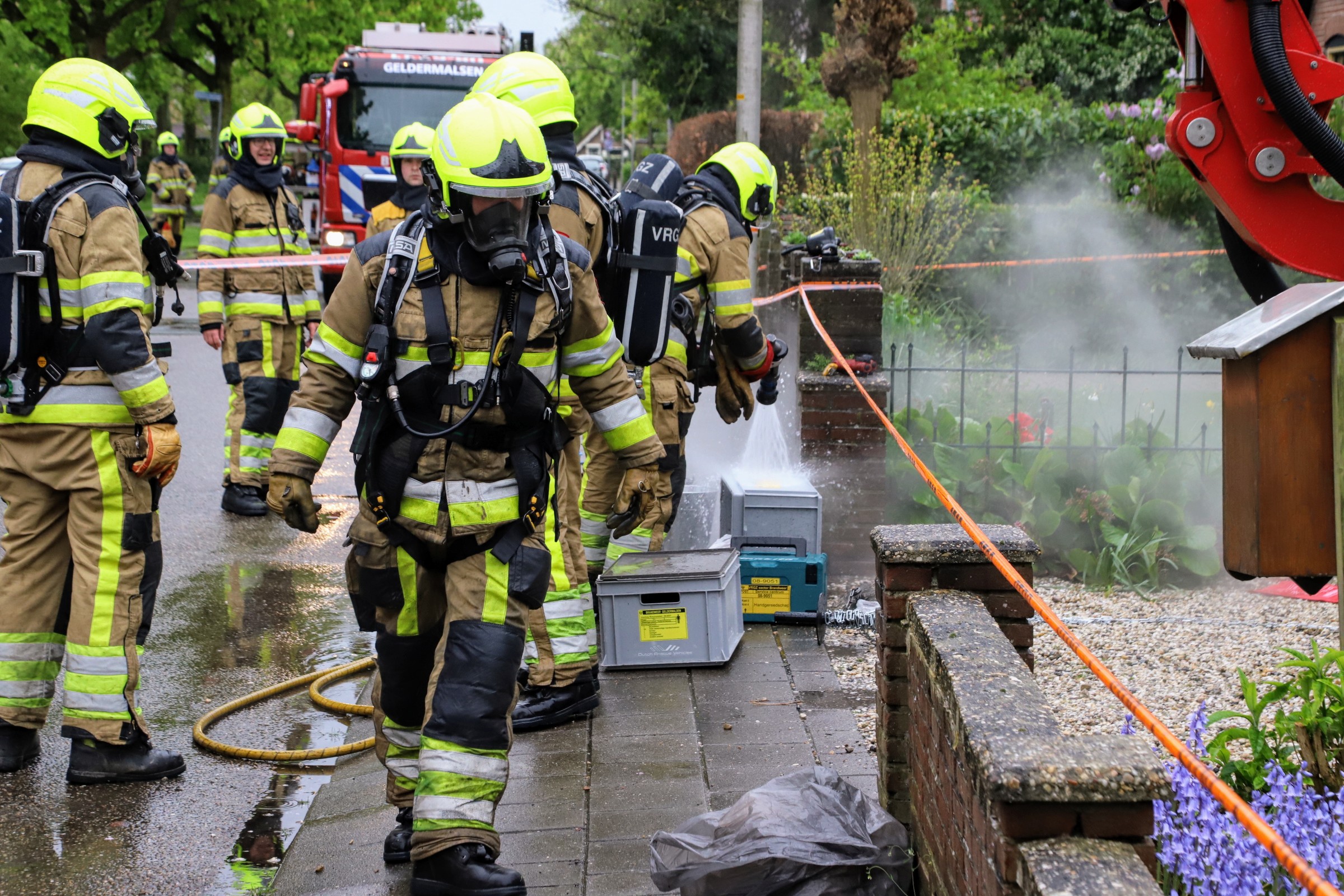 Brand in schoorsteen met asbest in Geldermalsen