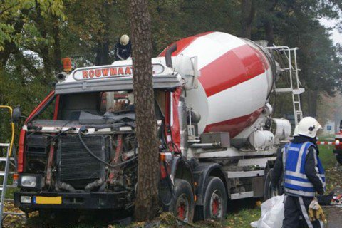 Ongeval N18 Betonmixer 3| Foto 112ACHTERHOEK-NIEUWS.NL