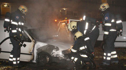 Auto in brand Zutphen 4|Foto ERROL ENDEVELD