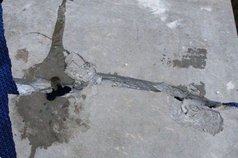 Brandweer bevrijdt vinger Kranenburg|foto Fotobureau Kerkmeijer