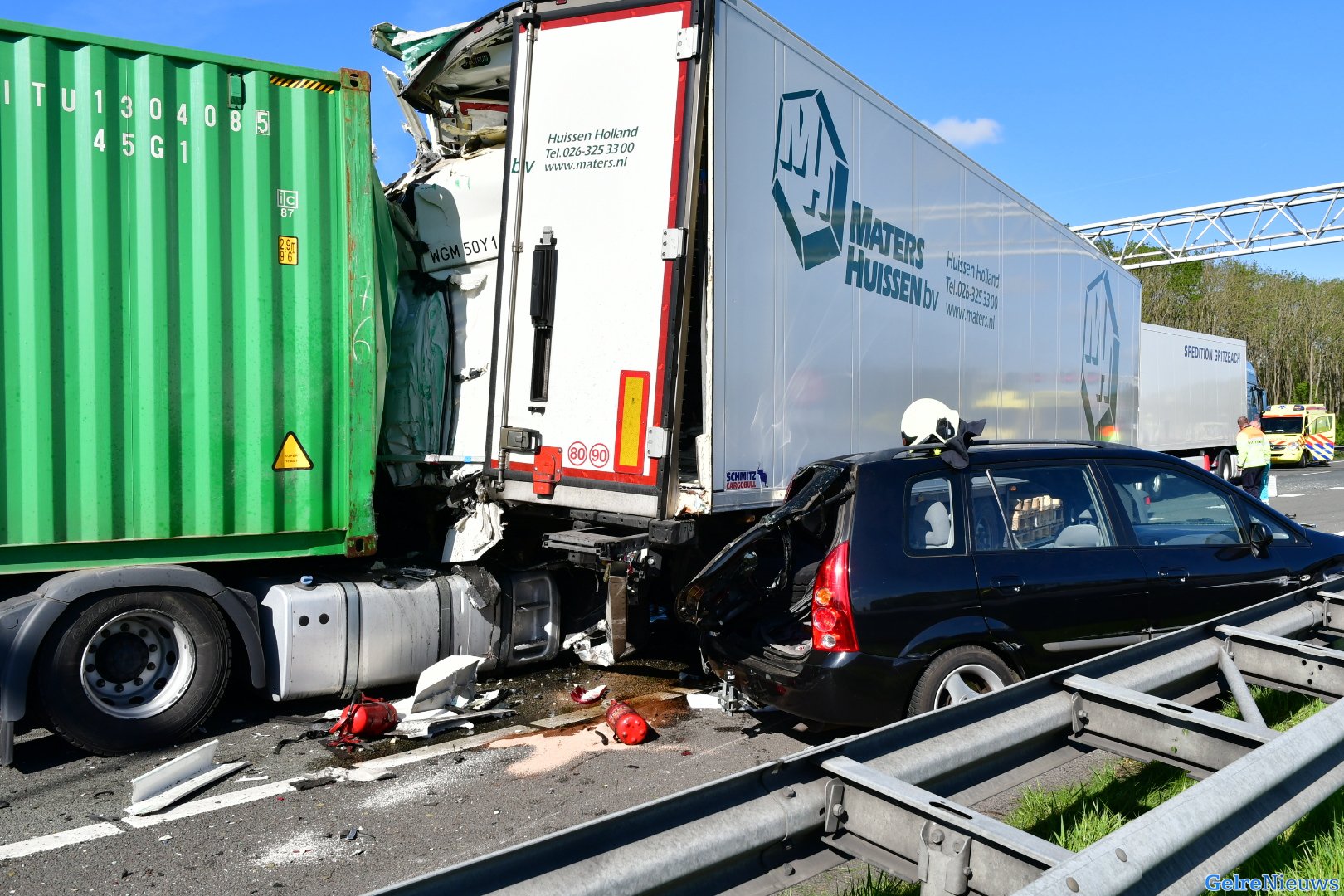 Acht gewonden bij zwaar ongeval met vrachtwagens op A12