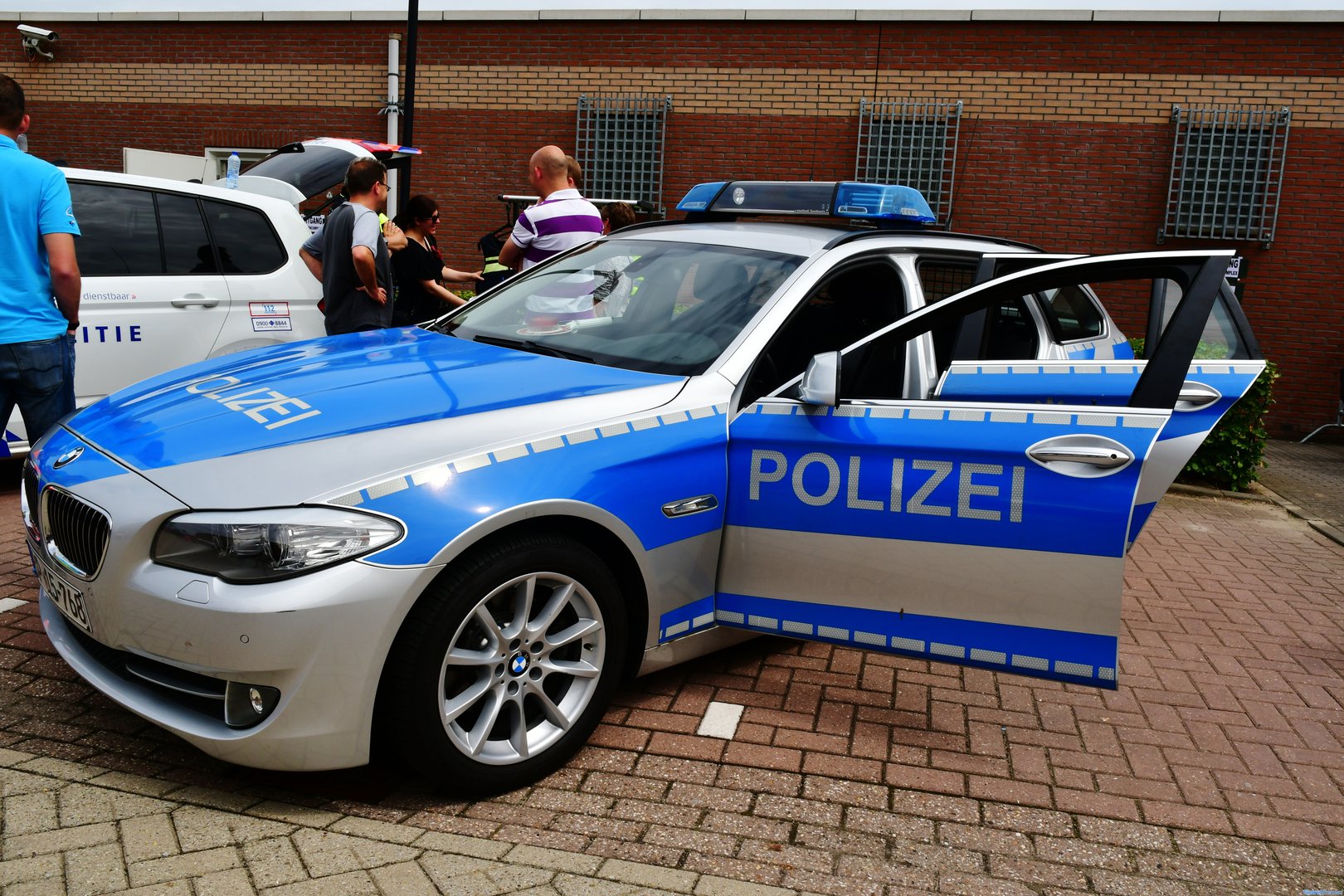 Nederlandse auto rijdt door na ongeval in Duitsland: Politie zoekt bestuurder