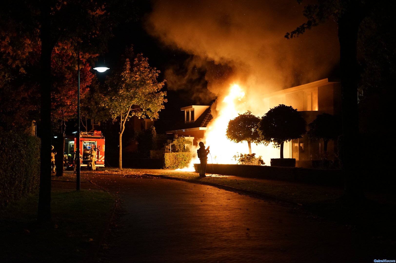 Huis beschadigd door felle autobrand