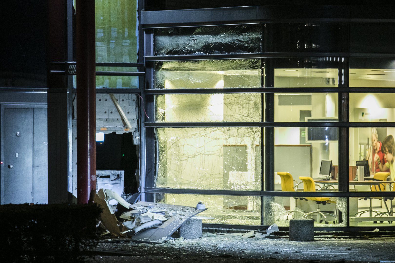 Pinautomaat uit muur geblazen bij plofkraak Malden