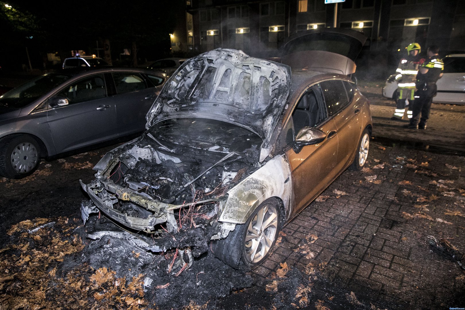Geparkeerde auto verwoest door brand in Nijmegen