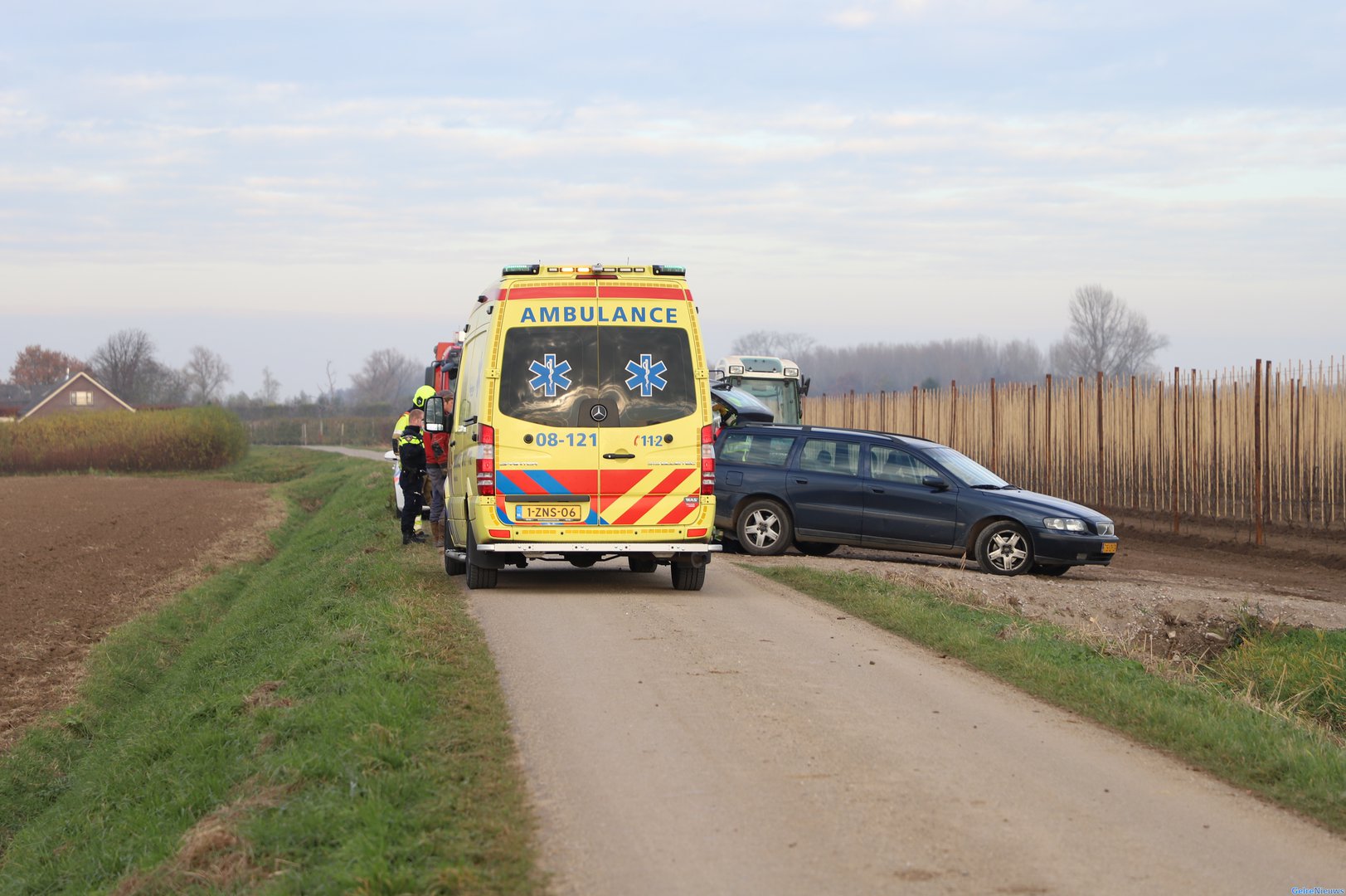 Man gewond na ongeluk met grondfrees in Maurik