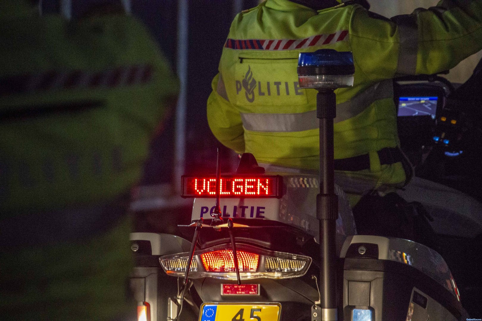 Achtervolging eindigt in sloot bij politiebureau