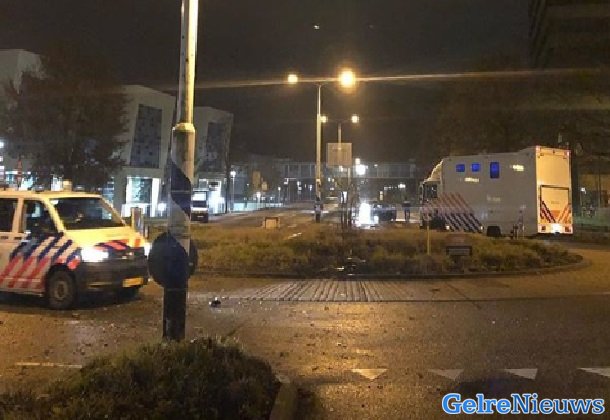 Dronken bestuurder lanceert zich over rotonde in Nijmegen