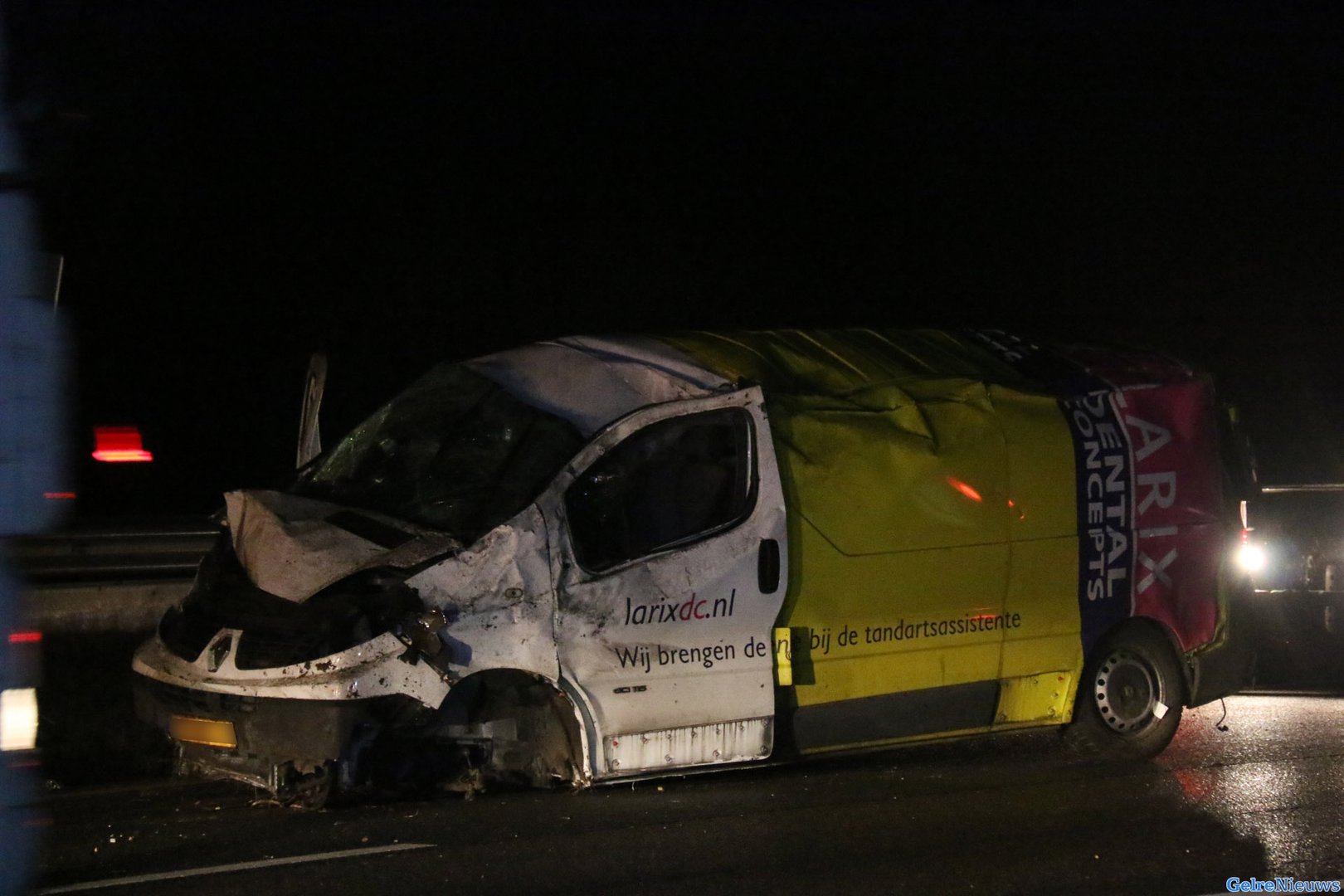 Opnieuw ongeval op lus A12-A50: bestelbus over de kop