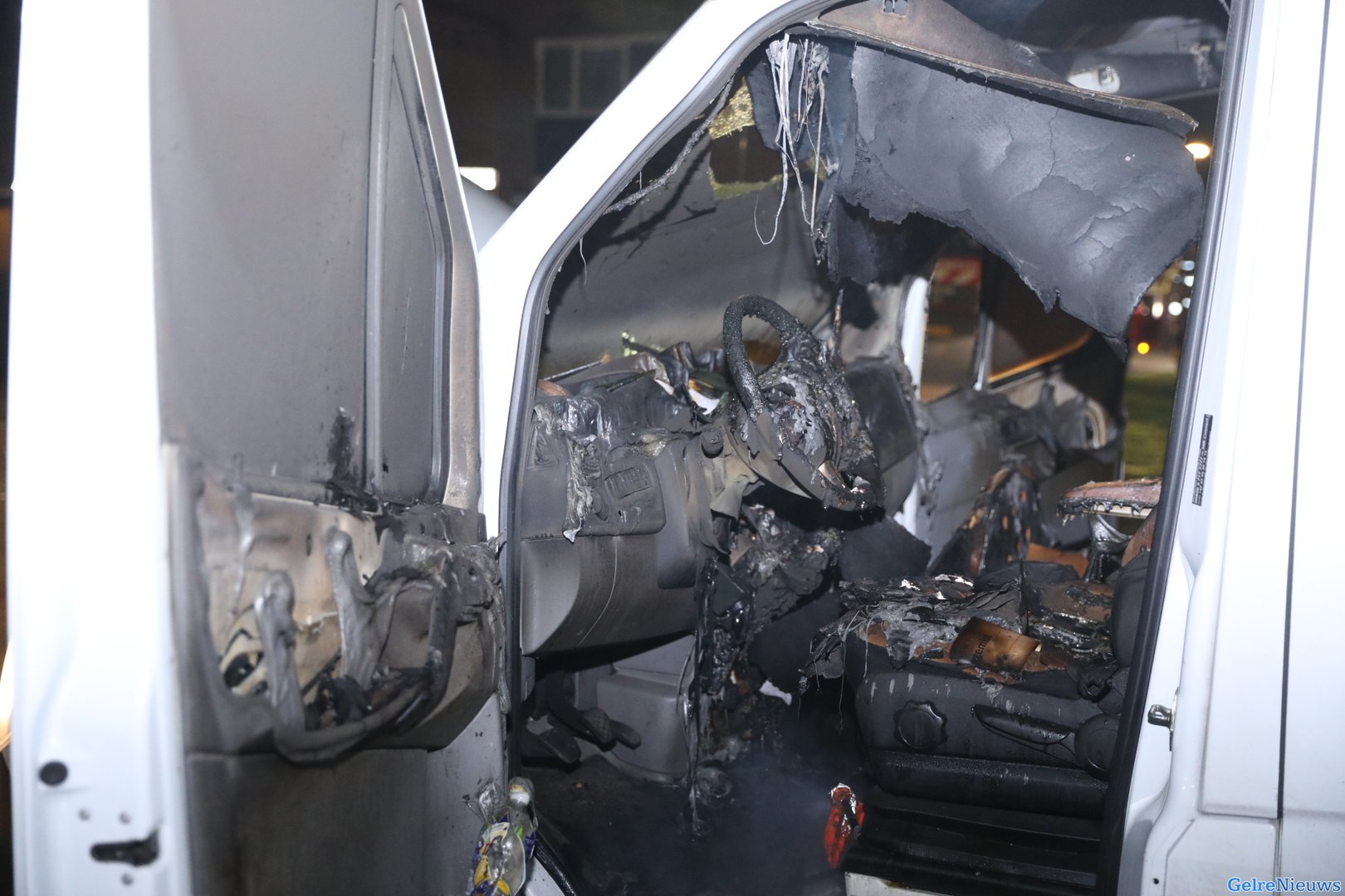 Brand in geparkeerde bestelbus in Duiven