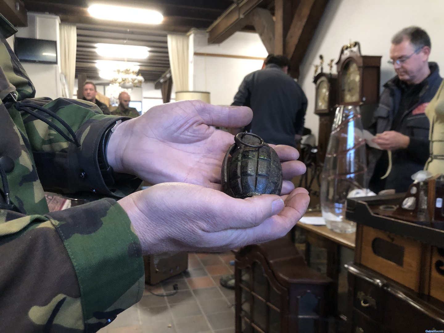 Handgranaat gevonden bij veilinghuis in Arnhem