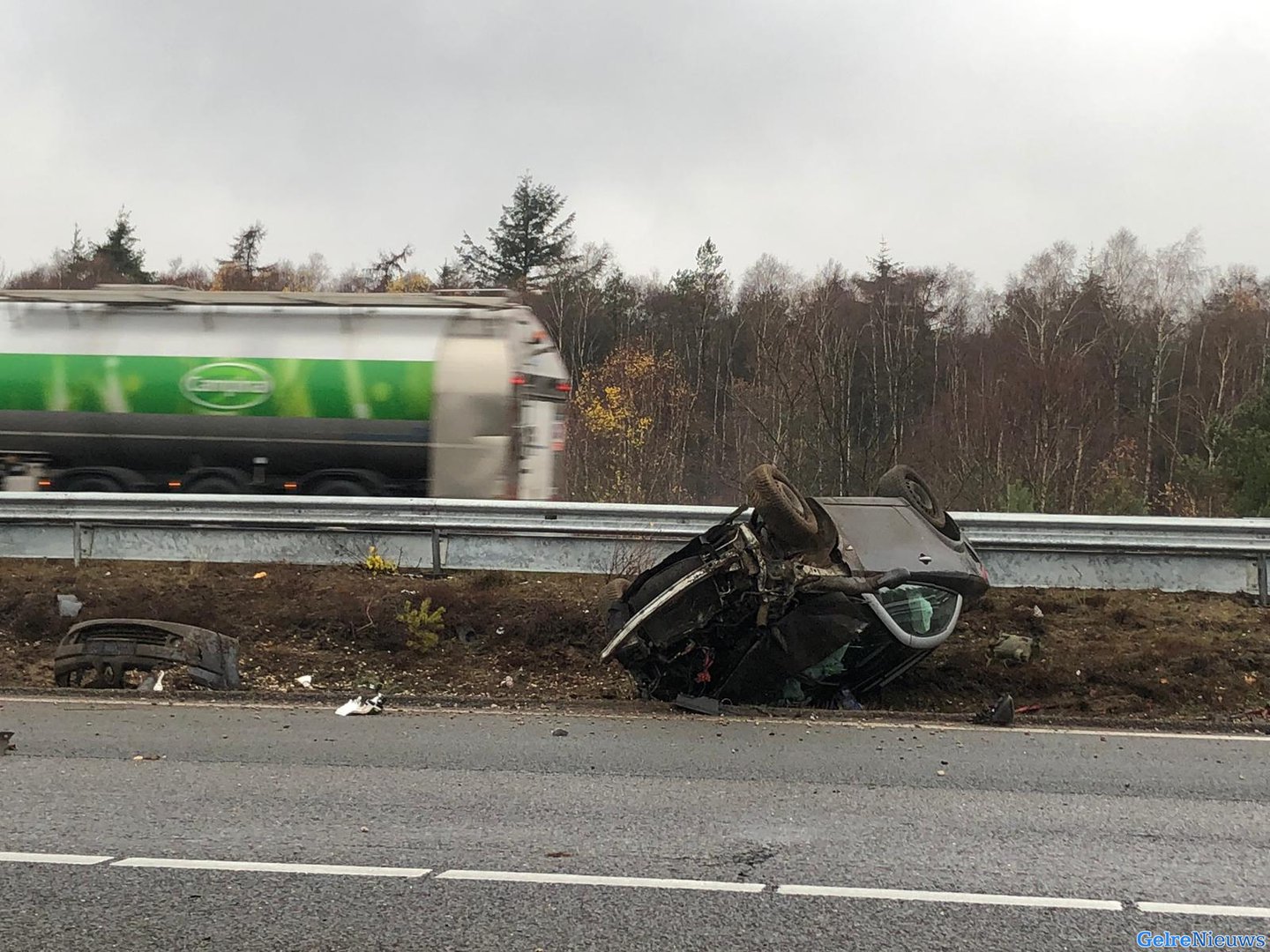 Weer een auto over de kop op verbindingsweg A12 naar A50