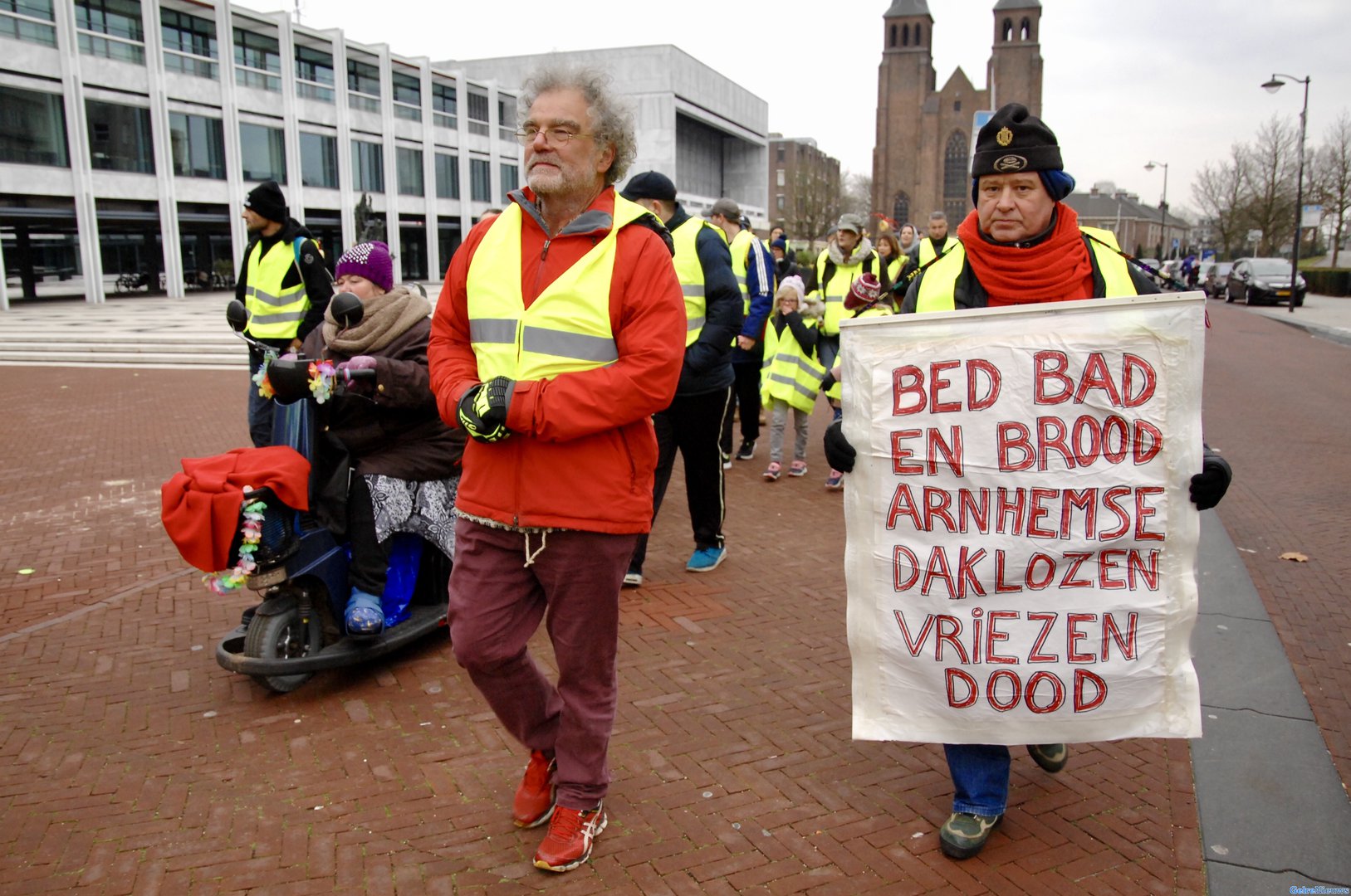 Tientallen ‘Gele Hesjes’ demonstreren in Arnhem