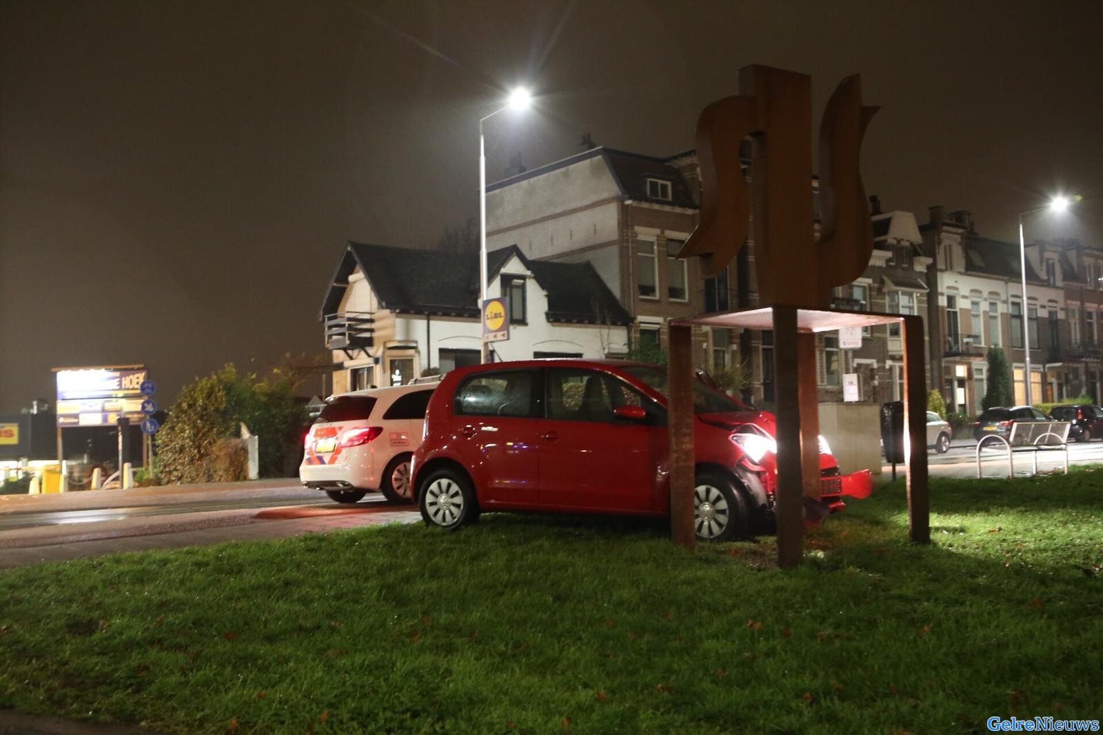 Alcoholmobilist ramt kunstwerk in Arnhem