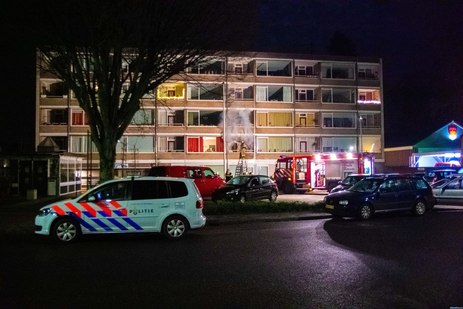 Brand op balkon: buurman voorkomt erger
