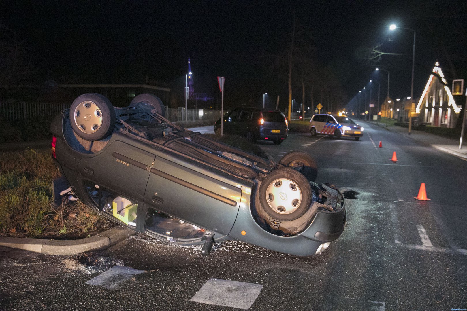 Automobilist slaat over de kop in Doesburg