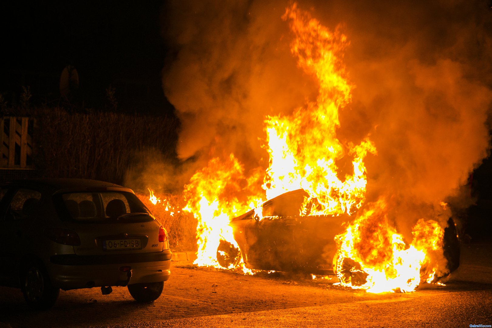 Autobranden in Arnhem en Velp, voertuigen verwoest