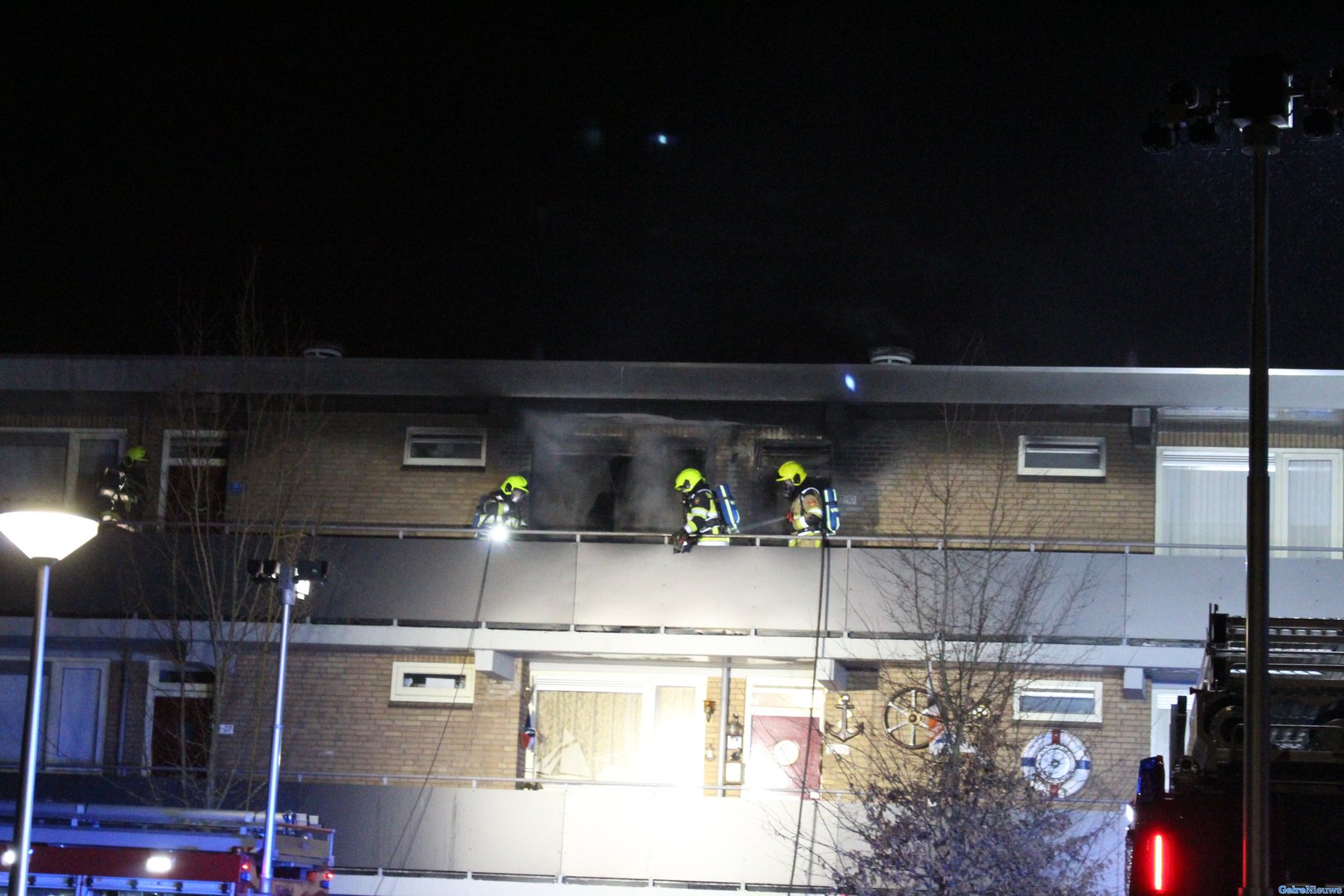 Scooter vliegt in brand op 2de verdieping appartementencomplex