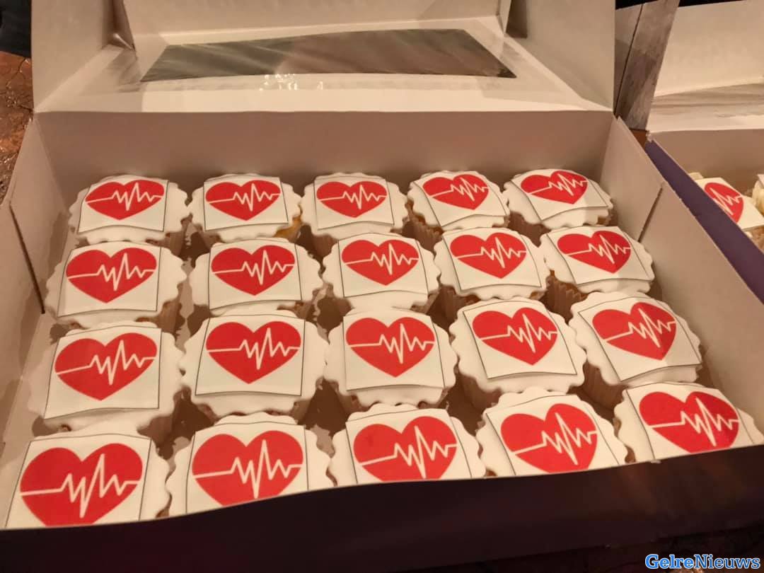 Brandweer krijgt bijzonder bezoek van slachtoffer succesvolle reanimatie