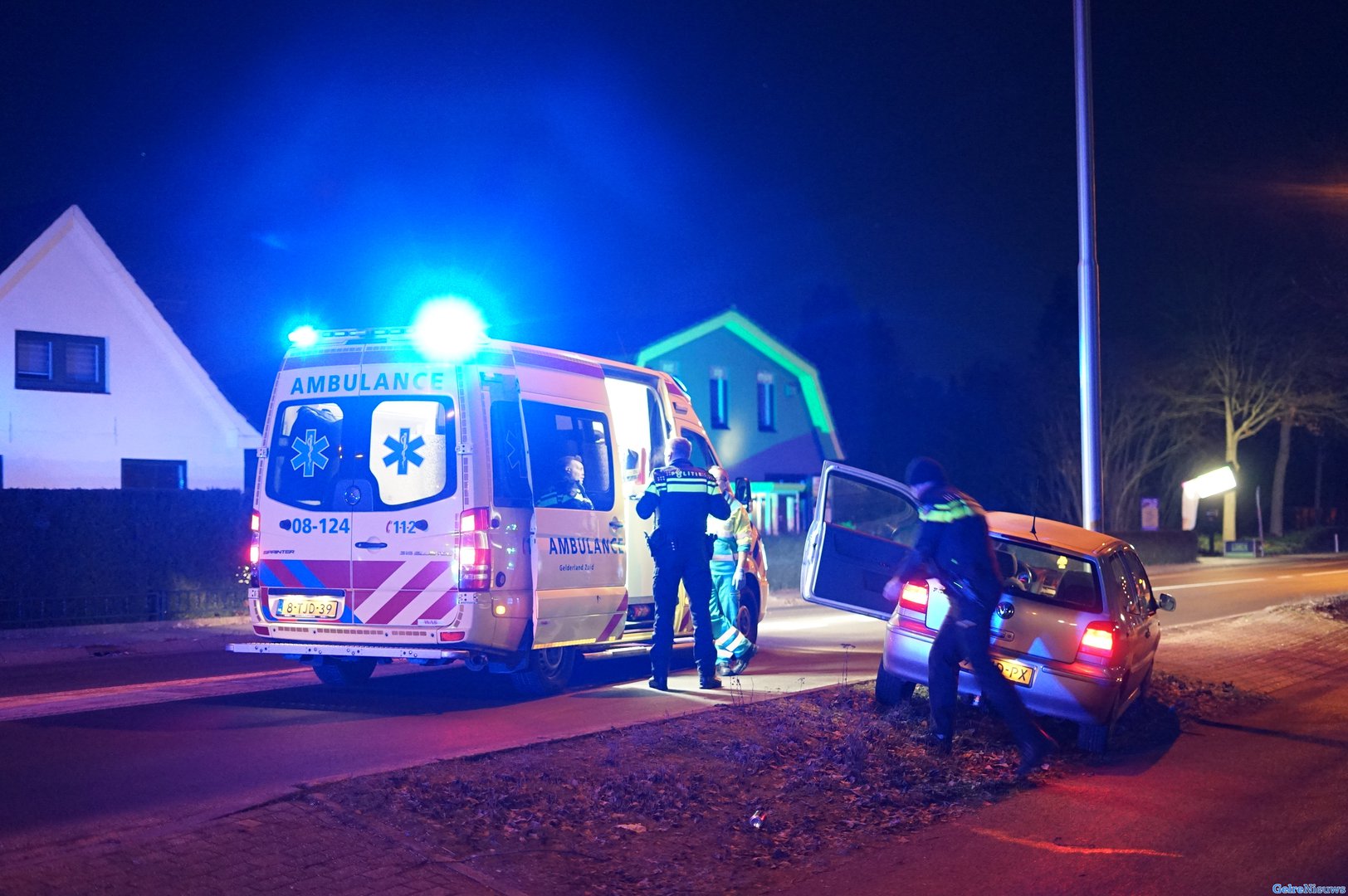 Automobilist botst tegen paal in Malden