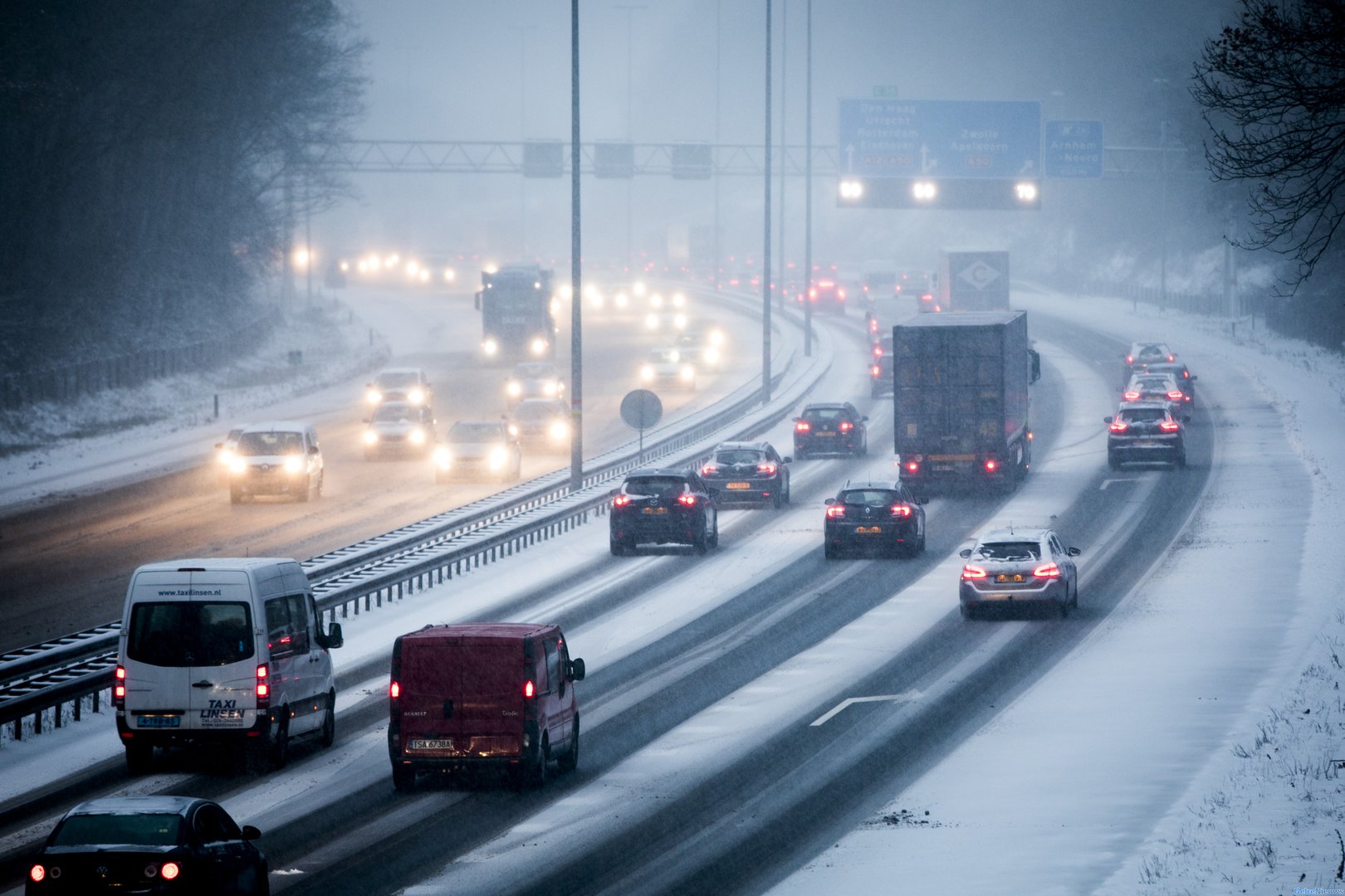 [FOTO’S] Verkeerschaos in Gelderland door sneeuwval en gladheid