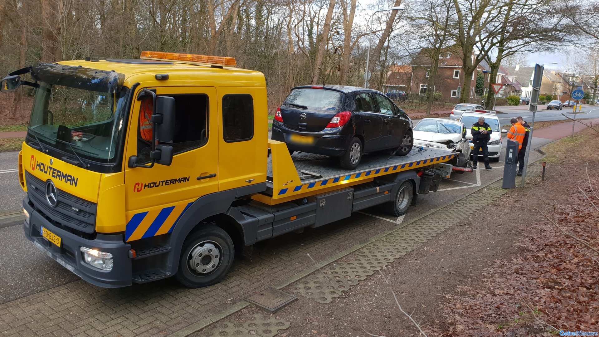 Botsing tussen vier auto’s in Nijmegen: zeker één gewonde