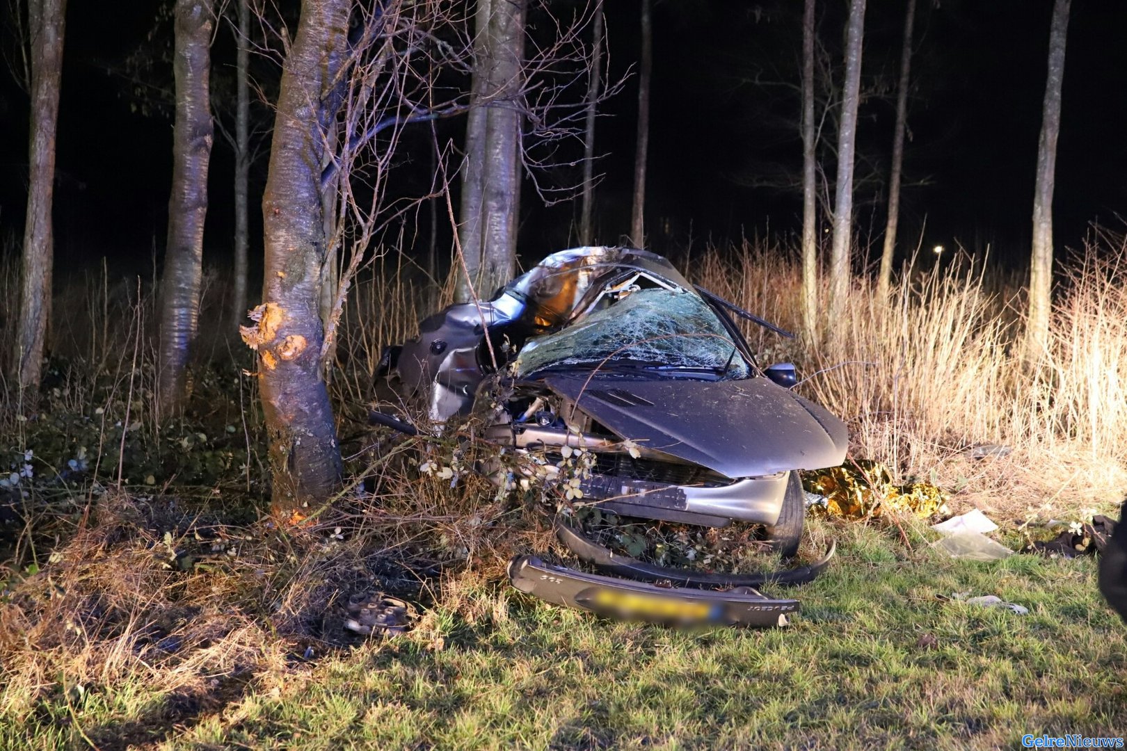 Man uit auto geslingerd bij ernstig ongeval in Zoelen
