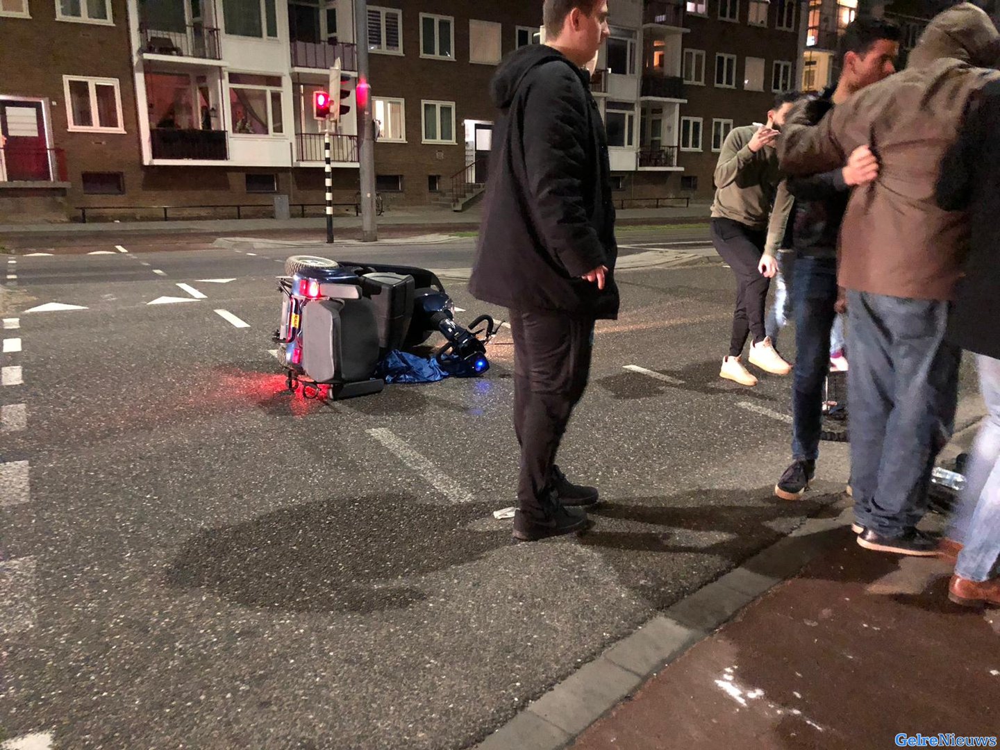 Bestuurder grijze Ford slaat op de vlucht na ongeval in Arnhem